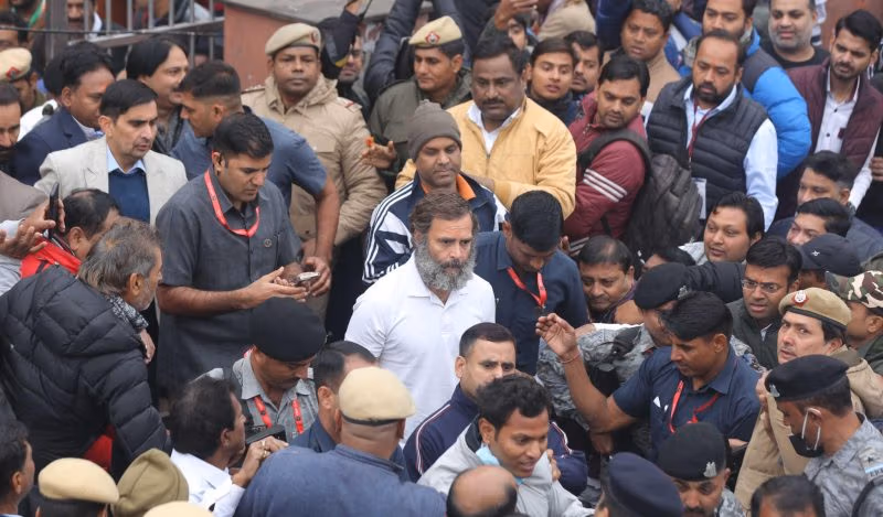 लोकतंत्र तनाव में है