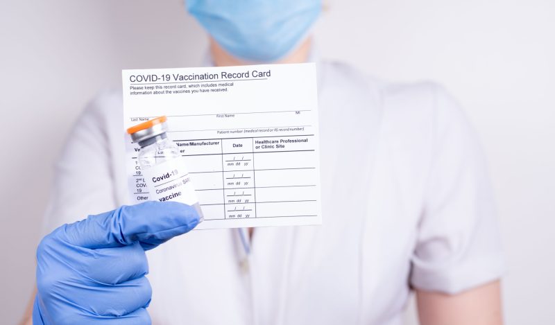 वैक्सीन अधिदेश और कर्मचारी समाप्ति