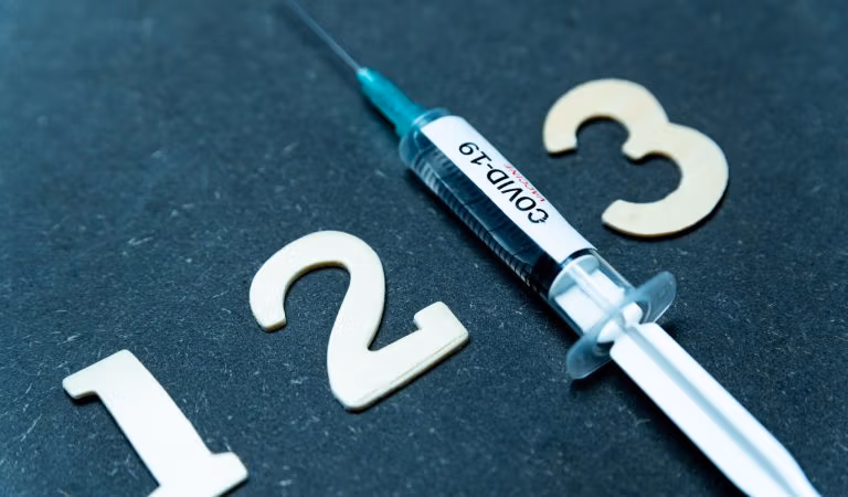 ¿Está disminuyendo el entusiasmo estadounidense por los refuerzos de ARNm?