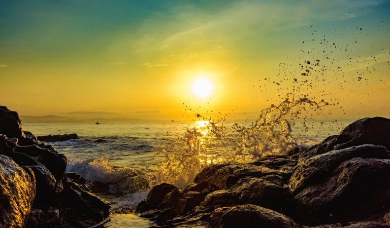 How the Sea Turns Stones Into Pebbles - Brownstone Institute