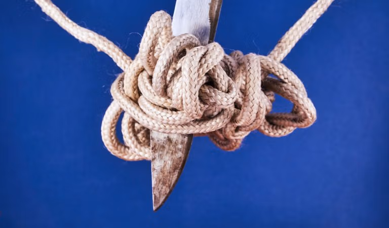 Nini Kennedy Lazima Afanye Ili Kushinda Ukamataji wa Kidhibiti