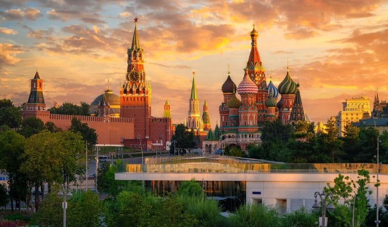 Aleksandr Dugin's World of Particulars