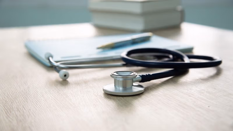 Vocația pierdută a medicinei: de la vocație la marfă