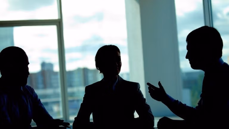 कोचरन ने मानहानि का अपराध स्वीकार किया