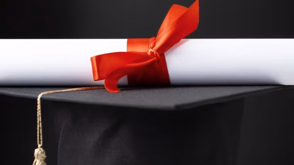 Αξιοκρατία εναντίον Πιστοποιοκρατίας